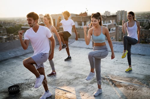 Preview: Fitness, sport, friendship and healthy lifestyle concept - group of happy sporty friends