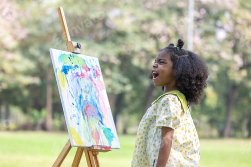 Preview: A curly hair girl painting at the park in holiday with be happy.
