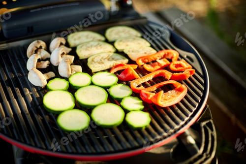 Preview: Roasting vegetables on the barbecue gas grill