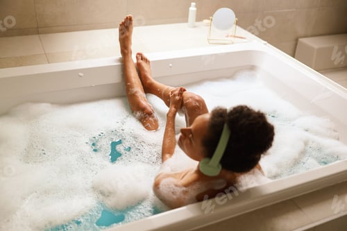 Preview: A young woman is happily bathing in a bathtub