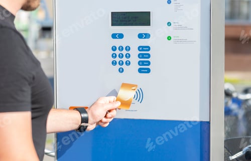 Preview: Guy paying for bike with credit card, using modern contactless system