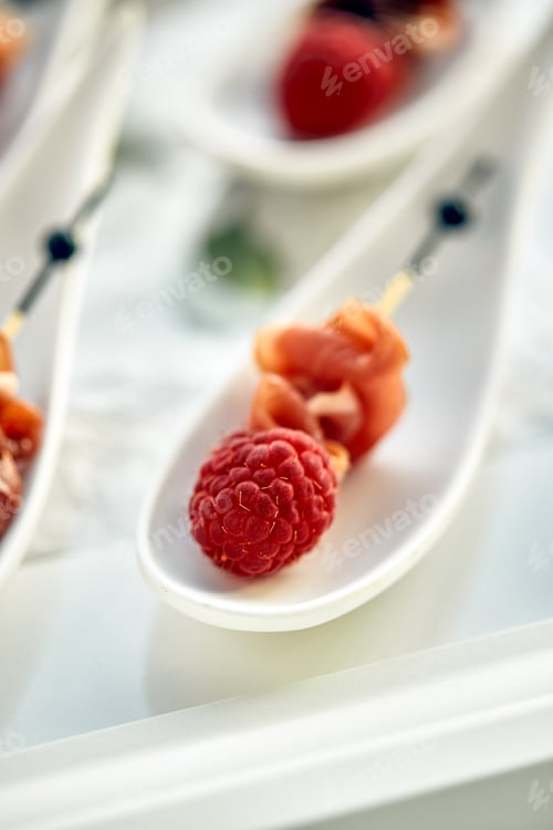Preview: Delicious canapes hamon with raspberries. Concept of food, restaurant, catering, menu.