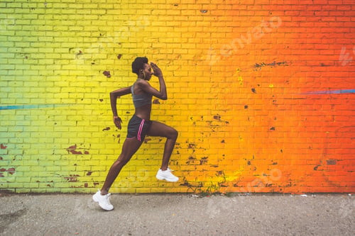 Preview: Athlete woman training in the morning at sunrise in New york city, Brooklyn in the background