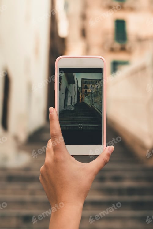 Preview: Malta, Valletta, Hand of woman taking cell phone picture of a street