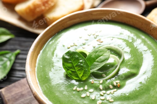 Preview: Fresh vegetable detox soup made of spinach in dish on table, closeup