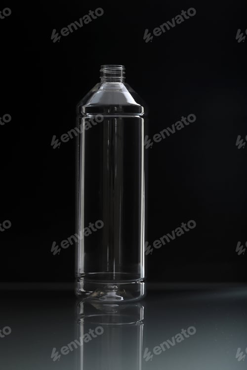 Preview: Studio shot of empty plastic detergent or shampoo bottle