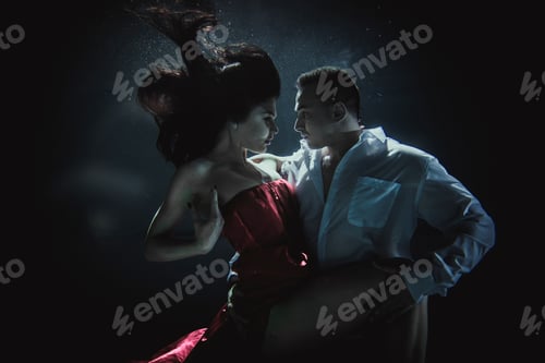 Preview: Couple swimming underwater