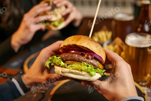 Preview: Burger in a pub