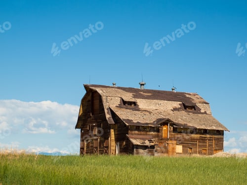 Preview: Old Barn