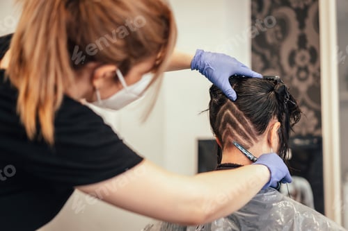 Preview: Hairdresser with mask and gloves shaving with razor