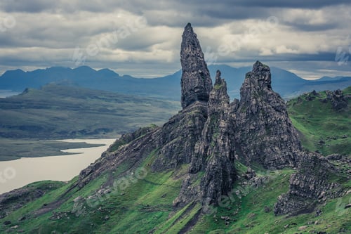 Preview: Beautiful view to Old Man of Storr in Scotland