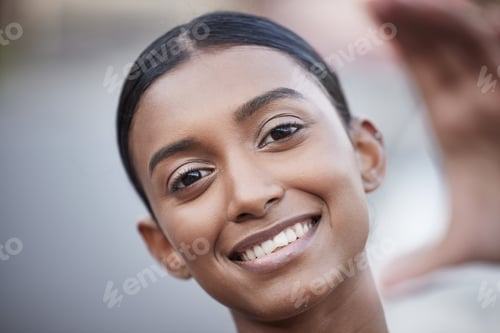 Preview: Portrait of a sporty young woman taking selfies while exercising outdoors
