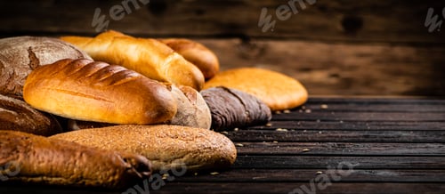 Preview: Different types of freshly baked bread.