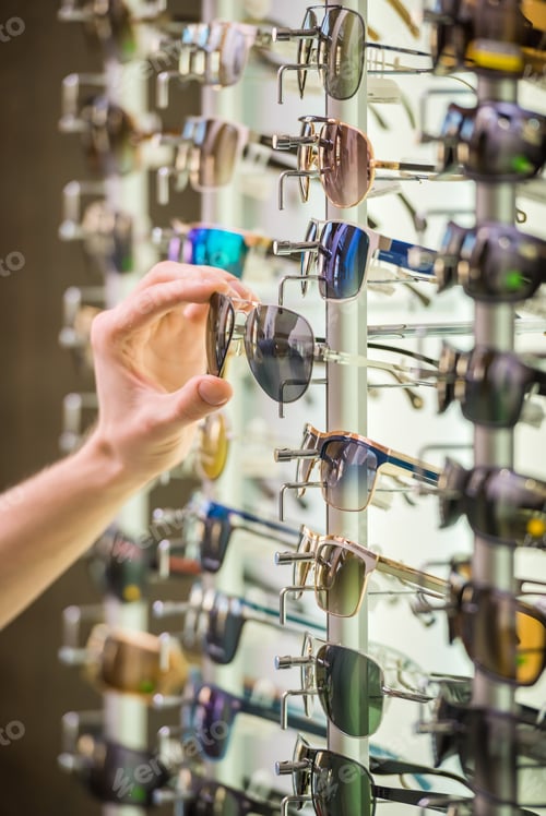 Preview: Sunglasses store