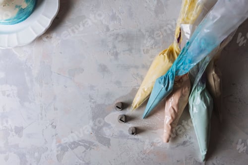 Preview: Cake decoration -pastry bags filled with full frosting color, and stainless pipping nozzles,