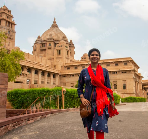 Preview: Woman tourist in front of Umaid Bhawan palace, Jodhpur, India
