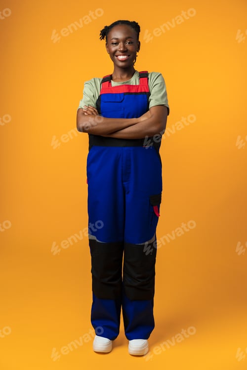 Preview: Young african american handywoman in yellow studio