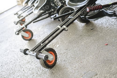 Preview: Wheels and direction of adapted electric scooters.