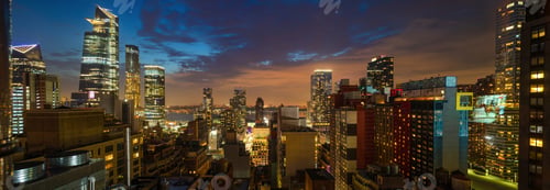 Preview: Panoramic view of Manhattan skyscrapers lights, New York city, in the evening