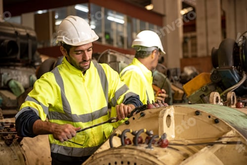 Preview: Foreman working in the factory