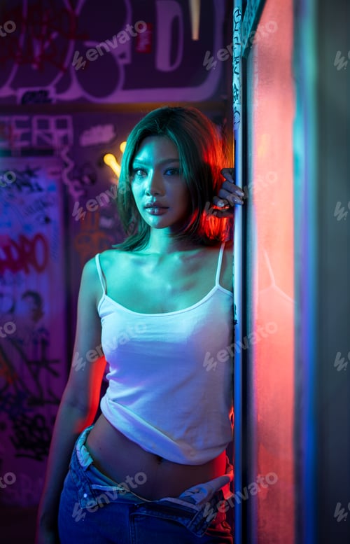 Preview: Asian young models pose for photoshoots, Women with the brilliant city lights theme