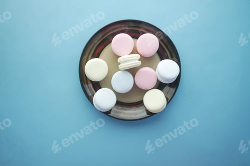 Preview: Close up of macaroon in a bowl.