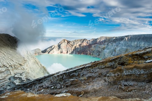 Preview: Kawa Ijen Volcano crater and lake