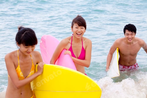 Preview: Friends ready to surf