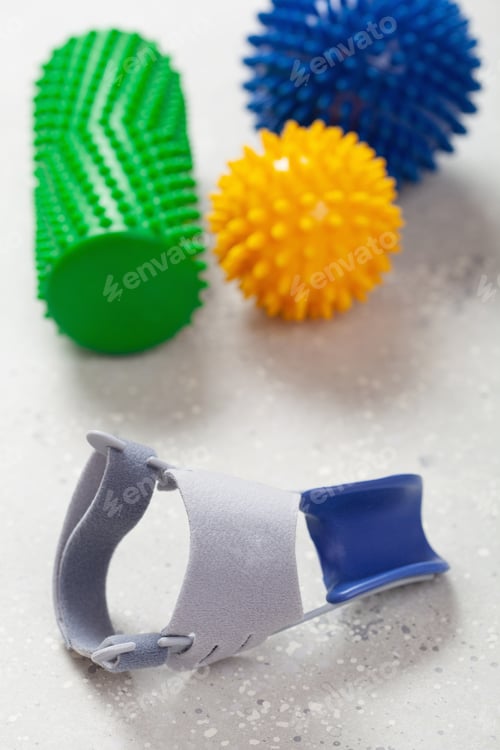 Preview: Toe separator hallux valgus and massage rubber balls for self massage and reflexology