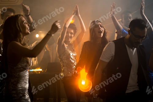 Preview: Beautiful Girls on Dance Floor