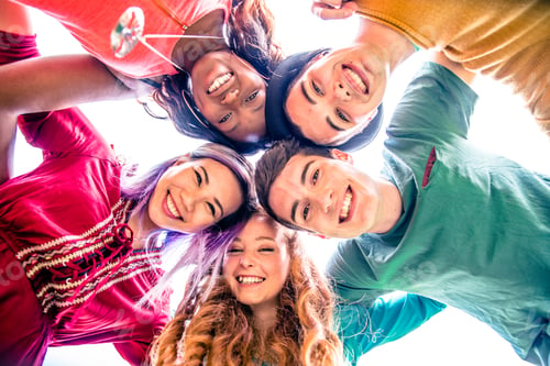 Preview: Friends meeting outdoors