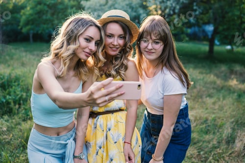 Preview: Group of girls friends take selfie photo
