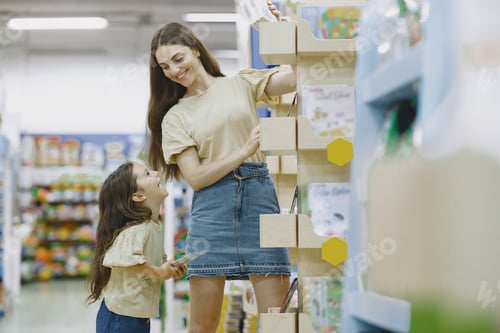Preview: Family choosing school stationery in the supermarket