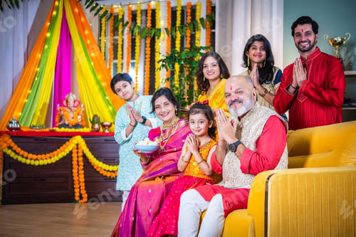 Preview: Indian festival Ganesh Utsav - family in traditional attire posing for group photo