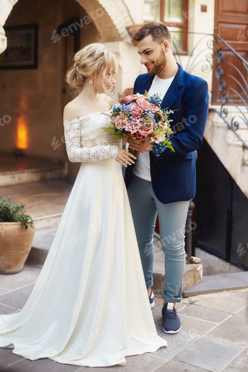 Preview: Elegant Couple Celebrating their Wedding with Bouquet