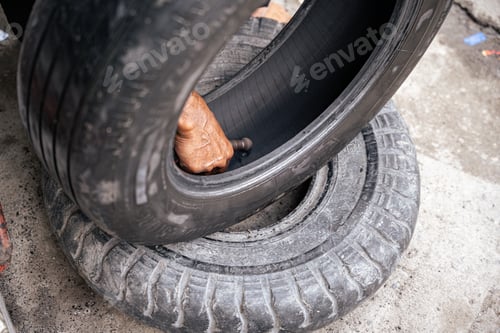Preview: Car mechanic repairs punctured tire