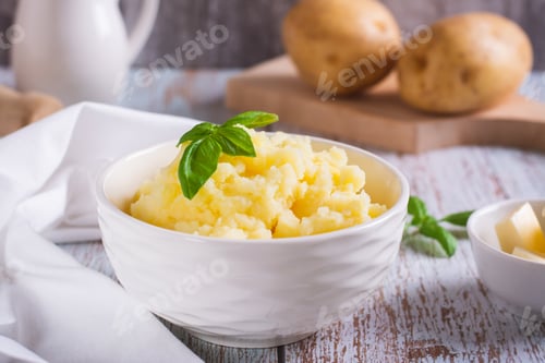 Preview: Fresh mashed potatoes and basil leaves in a bowl on the table