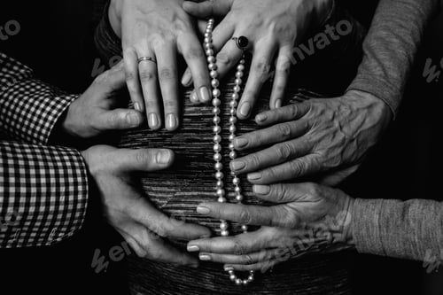 Preview: hands of pregnancy and generation