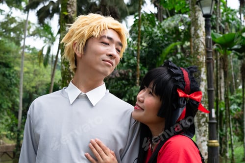 Preview: Cosplayers embracing their characters in lush green park