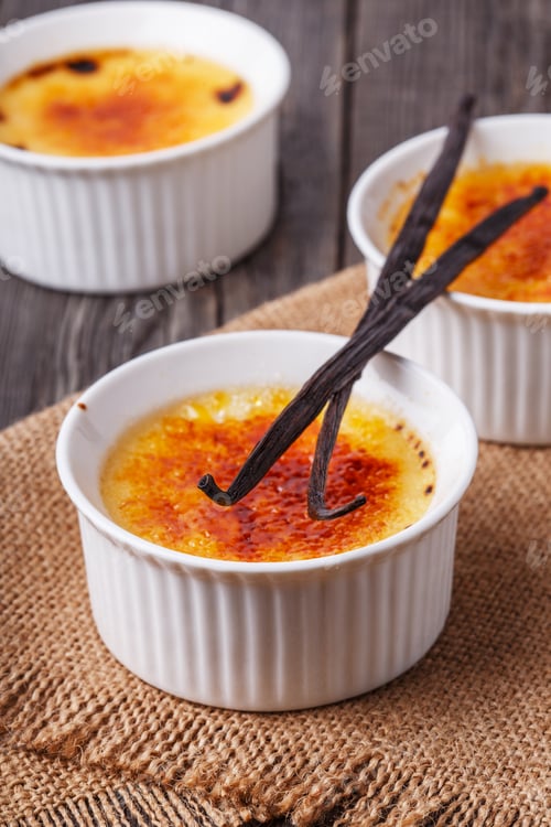 Preview: Creme brulee - traditional french vanilla cream dessert.
