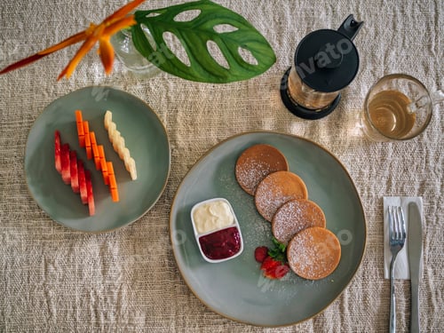 Preview: Close-up of pancake with strawberries
