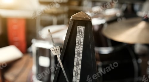 Preview: Mechanical metronome in studio