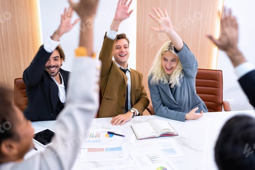 Visualização: Employee on job corporate Business colleagues sit around table work as team and hand gathering