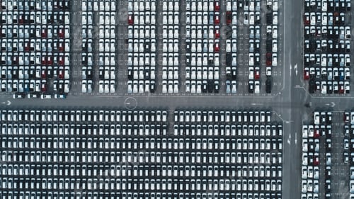Preview: New cars are ready for shipment at the port, supporting worldwide import and export.