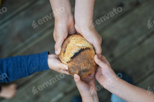 Preview: Conceptual image of poverty and hunger
