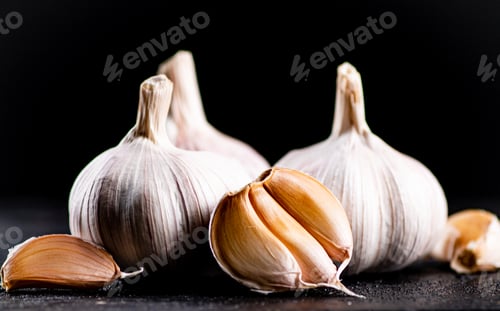 Preview: Fresh garlic on the table.