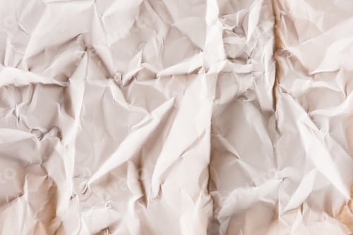 Visualização: foto de close-up de papel branco amassado para fundo