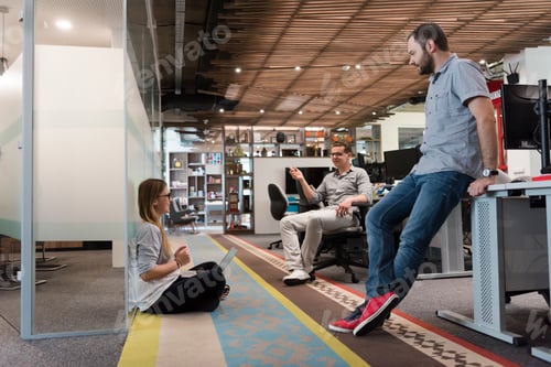 Preview: everyday team meeting and brainstorming
