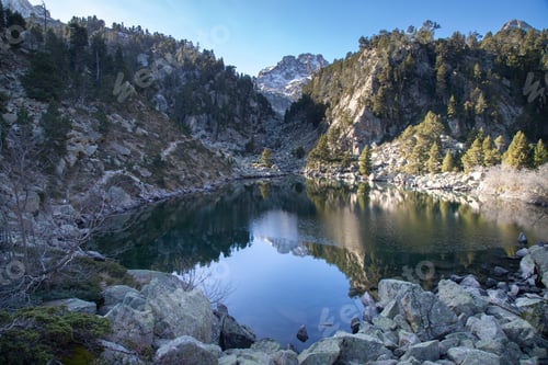 Preview: Serene mountain lake reflection