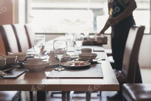 Preview: Empty dirty glasses and plates on dinning table in restaurant